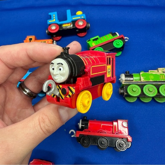 Lots of 13 Thomas & Friends Trains w/ 1 Brio Train - Picture 7 of 12